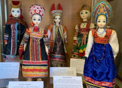 Колекцию знаменитых богучарских кукол представили на выставке в краеведческом музее Морозовска Колекцию знаменитых богучарских кукол представили на выставке в краеведческом музее Морозовска
