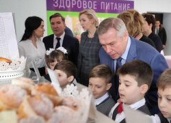Донских школьников с ограниченными возможностями здоровья хотят обеспечить бесплатным горячим питанием Донских школьников с ограниченными возможностями здоровья хотят обеспечить бесплатным горячим питанием