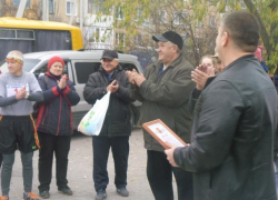 Более ста человек приняли участие во Всероссийском легкоатлетическом пробеге в Морозовске Более ста человек приняли участие во Всероссийском легкоатлетическом пробеге в Морозовске