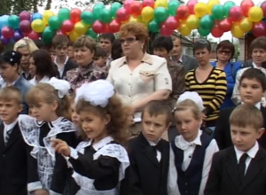 Видео прошлых лет: Сюжет, снятый к 70-летнему юбилею школы №3 в Морозовске сам уже стал историей Видео прошлых лет: Сюжет, снятый к 70-летнему юбилею школы №3 в Морозовске сам уже стал историей