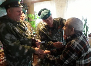 Юбилейную медаль в Морозовске вручили 84-летнему пограничнику Юбилейную медаль в Морозовске вручили 84-летнему пограничнику