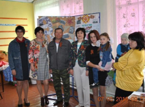 Акцию «Георгиевская ленточка» провели в хуторе Вишневка в канун празднования Великой Победы Акцию «Георгиевская ленточка» провели в хуторе Вишневка в канун празднования Великой Победы