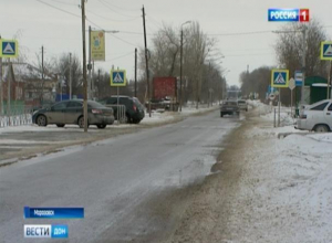 Травмоопасные дороги Морозовска показали по региональному телевидению Травмоопасные дороги Морозовска показали по региональному телевидению