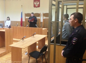 Жестоко избившего продавщицу в Морозовске военнослужащего осудили на 9 лет колонии Жестоко избившего продавщицу в Морозовске военнослужащего осудили на 9 лет колонии