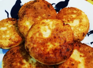 Простой и вкусный рецепт сырников посоветовала морозовчанка Вера Згонникова Простой и вкусный рецепт сырников посоветовала морозовчанка Вера Згонникова