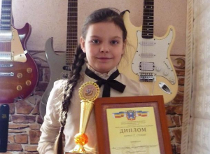 9-летняя гитаристка из Морозовска Алина Цуканова стала призером областного фестиваля 9-летняя гитаристка из Морозовска Алина Цуканова стала призером областного фестиваля