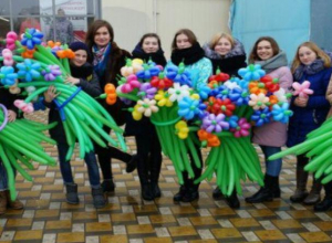 Праздничная акция «Дарите женщинам цветы!» прошла в Морозовске 8 марта Праздничная акция «Дарите женщинам цветы!» прошла в Морозовске 8 марта