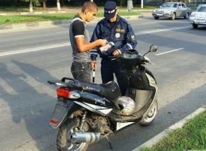 Две самые распространенные ошибки мотоциклистов и мопедистов назвал начальник отдела ГИБДД в Морозовске Две самые распространенные ошибки мотоциклистов и мопедистов назвал начальник отдела ГИБДД в Морозовске