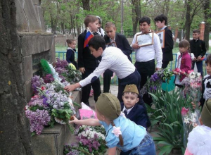 Театрализованный митинг «Честь павшим отдаем» провели в хуторе Старо-Петровском на кануне празднования Дня Победы Театрализованный митинг «Честь павшим отдаем» провели в хуторе Старо-Петровском на кануне празднования Дня Победы