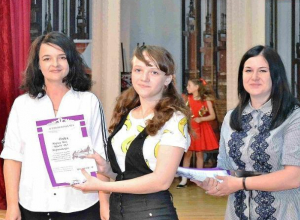 Одаренные ученики Детской школы искусств удостоились премии главы администрации Морозовского района Одаренные ученики Детской школы искусств удостоились премии главы администрации Морозовского района