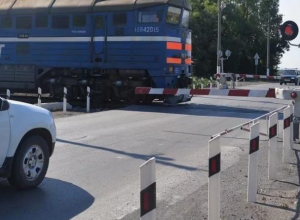 Переезд возле стоматологии в Морозовске закроют на неделю Переезд возле стоматологии в Морозовске закроют на неделю