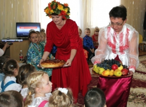 «Осень» одарила воспитанников «Солнышка» в Морозовске сказкой об урожае «Осень» одарила воспитанников «Солнышка» в Морозовске сказкой об урожае