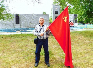 Владимир Колябин заказал знамя 14-й гвардейской стрелковой дивизии для музея в Грузиновском поселении Морозовского района Владимир Колябин заказал знамя 14-й гвардейской стрелковой дивизии для музея в Грузиновском поселении Морозовского района