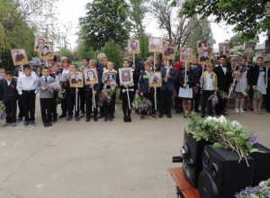 Глава Вольно-Донского поселения открыл митинг в честь 73-й годовщины Великой Победы в хуторе Вишневка Глава Вольно-Донского поселения открыл митинг в честь 73-й годовщины Великой Победы в хуторе Вишневка