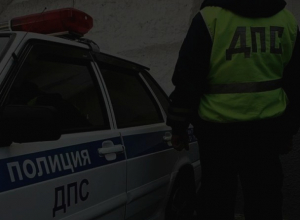 Инспекторы ДПС Морозовска ночью привезли бензин и помогли завести заглохший автомобиль водителю из Волгограда Инспекторы ДПС Морозовска ночью привезли бензин и помогли завести заглохший автомобиль водителю из Волгограда