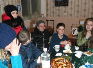 Мальчики участвовали в праздничных конкурсах вместе с девочками в клубе хутора Старопетровского Мальчики участвовали в праздничных конкурсах вместе с девочками в клубе хутора Старопетровского