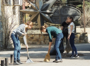 Письмо в редакцию: Ученики лицея №1 привели в порядок железнодорожный парк и порадовали ветеранов в Морозовске Письмо в редакцию: Ученики лицея №1 привели в порядок железнодорожный парк и порадовали ветеранов в Морозовске