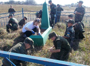 Кадеты навели порядок на могилах времен ВОВ в хуторе Морозов Кадеты навели порядок на могилах времен ВОВ в хуторе Морозов