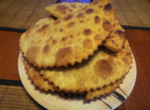 Тонкостями приготовления вкусных и сочных чебуреков поделилась корреспондент «Блокнота Морозовска» Тонкостями приготовления вкусных и сочных чебуреков поделилась корреспондент «Блокнота Морозовска»
