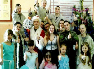Самая маленькая солистка вокальной студии Арт-шоу поздравила военнослужащих с новым годом Самая маленькая солистка вокальной студии Арт-шоу поздравила военнослужащих с новым годом