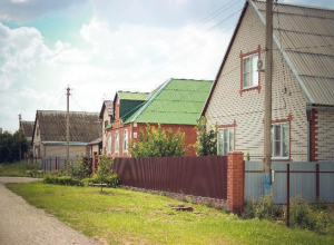 В районе морозовского спорткомплекса ослепительный «Блеск» соседствует с «Нищетой» В районе морозовского спорткомплекса ослепительный «Блеск» соседствует с «Нищетой»