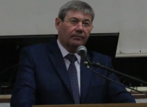 Глава городской администрации Морозовска пообещал извиниться, если ему покажут вечером темные улицы с централизованным освещением Глава городской администрации Морозовска пообещал извиниться, если ему покажут вечером темные улицы с централизованным освещением