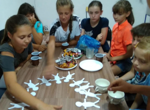 «Хоровод дружбы» сделали дети на празднике толерантности в Гагаринском отделе библиотеки «Хоровод дружбы» сделали дети на празднике толерантности в Гагаринском отделе библиотеки