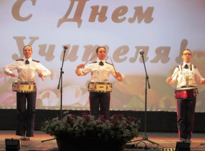 Появились видео праздничных выступлений лучшей казачьей школы России в Морозовске Появились видео праздничных выступлений лучшей казачьей школы России в Морозовске