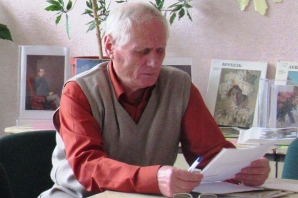 Надеяться, что администрация «раскошелится» на студию нереально, - заявил председатель общества «Колорит» в Морозовске Надеяться, что администрация «раскошелится» на студию нереально, - заявил председатель общества «Колорит» в Морозовске