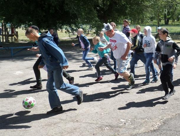 Яркий и солнечный праздник подготовили для детей в Доме культуры хутора Грузинов Яркий и солнечный праздник подготовили для детей в Доме культуры хутора Грузинов