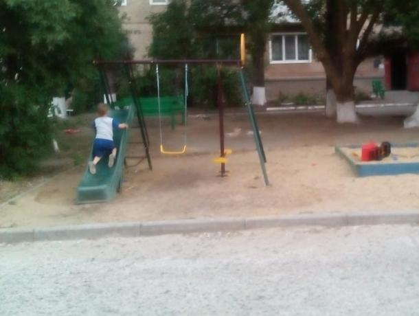 Наша власть ждёт, когда кого-нибудь собьют, - морозовчанка о детской площадке у самой дороги Наша власть ждёт, когда кого-нибудь собьют, - морозовчанка о детской площадке у самой дороги