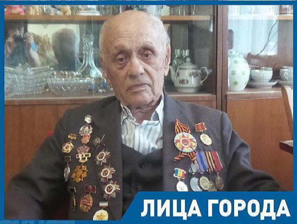 Жизнь 94-летнего ветерана Николая Асанова во время Великой Отечественной войны десятки раз висела на волоске Жизнь 94-летнего ветерана Николая Асанова во время Великой Отечественной войны десятки раз висела на волоске