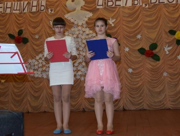 Концертом под названием «Женщины, цветы, весна!» поздравили прекрасную половину в станице Волно-Донской Концертом под названием «Женщины, цветы, весна!» поздравили прекрасную половину в станице Волно-Донской