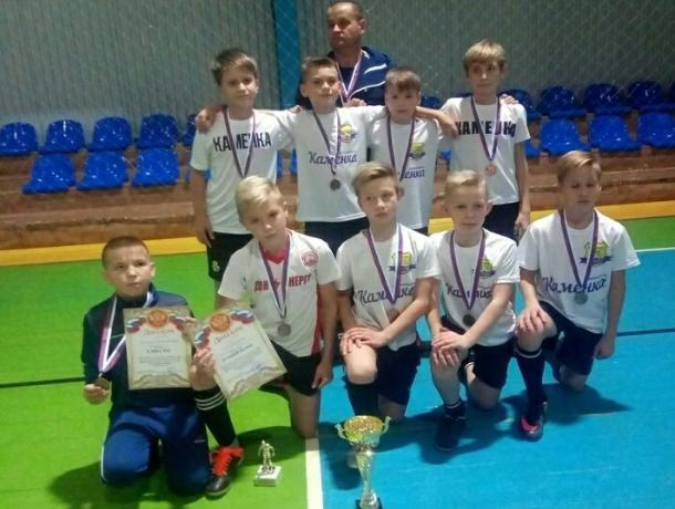 Третье место из шести команд в ежегодном турнире по мини-футболу занял ФК «Каменка» из Морозовска Третье место из шести команд в ежегодном турнире по мини-футболу занял ФК «Каменка» из Морозовска