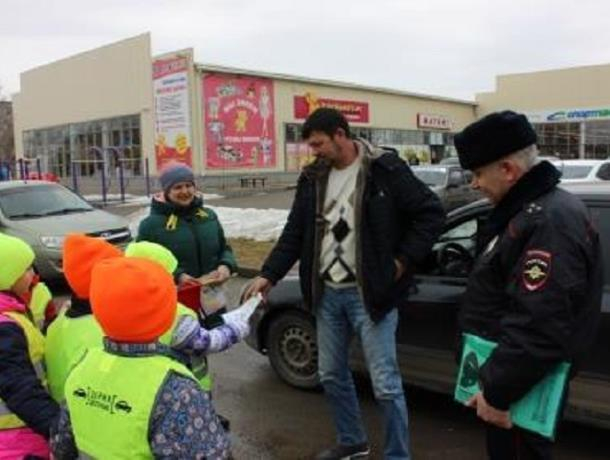 Акцию по безопасности дорожного движения провели в детском саду «СКАЗКА» Акцию по безопасности дорожного движения провели в детском саду «СКАЗКА»