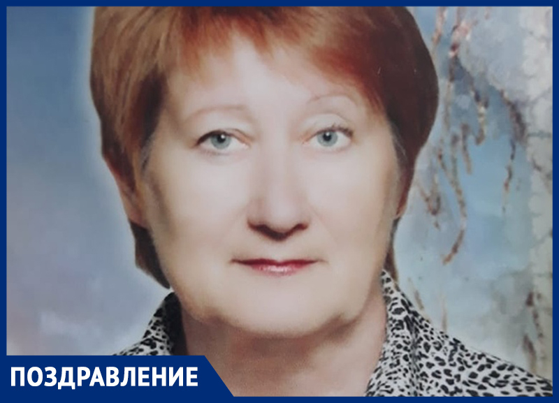 Елену Семенчук поздравили с окончанием сложного учебного года Елену Семенчук поздравили с окончанием сложного учебного года