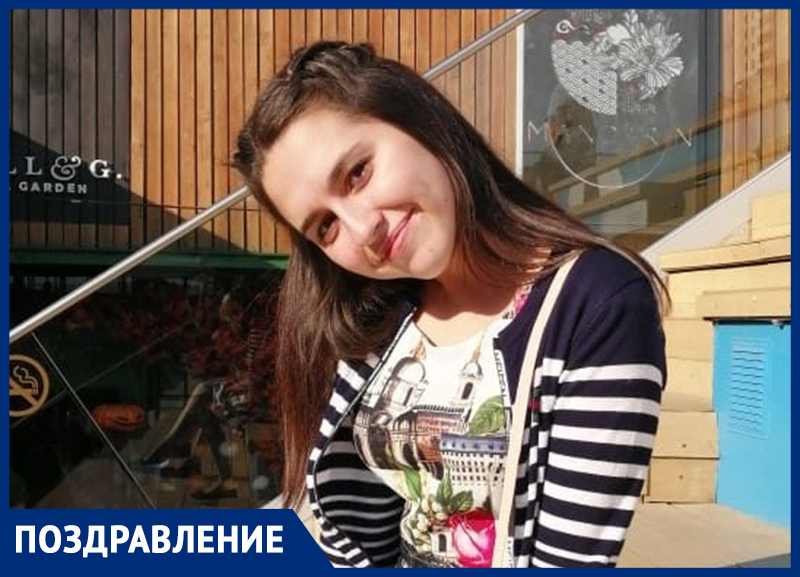 Татьяну Секко с 18-летием поздравили родители и брат Татьяну Секко с 18-летием поздравили родители и брат