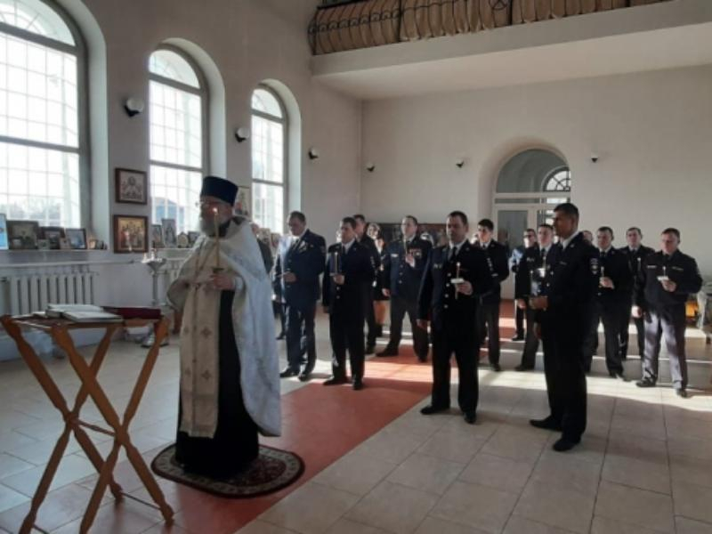 Полицейские Морозовского района почтили память погибших коллег Полицейские Морозовского района почтили память погибших коллег