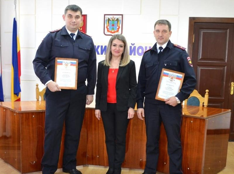 Участковых уполномоченных в Морозовске поздравили с профессиональным праздником Участковых уполномоченных в Морозовске поздравили с профессиональным праздником