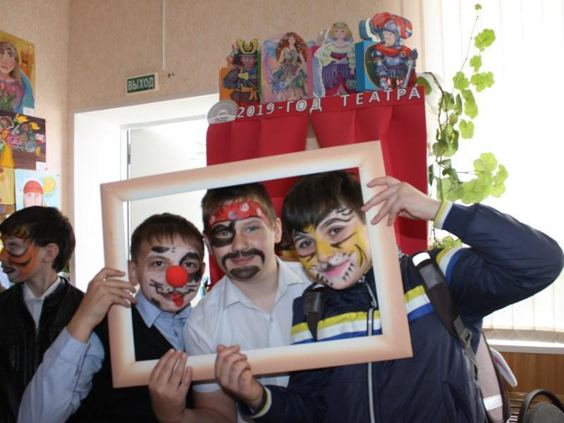 Под девизом «Весь мир - театр» прошла всероссийская акция «Библиосумерки» - 2019 в Морозовске Под девизом «Весь мир - театр» прошла всероссийская акция «Библиосумерки» - 2019 в Морозовске