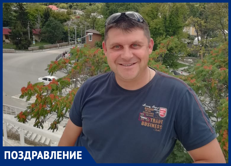 Михаил Малий получил поздравления с Днем рождения от жены и дочерей Михаил Малий получил поздравления с Днем рождения от жены и дочерей