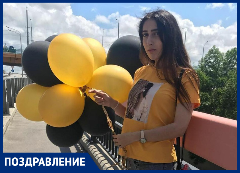 Ларису Владимировну Дармину с Днем рождения поздравил муж Ларису Владимировну Дармину с Днем рождения поздравил муж