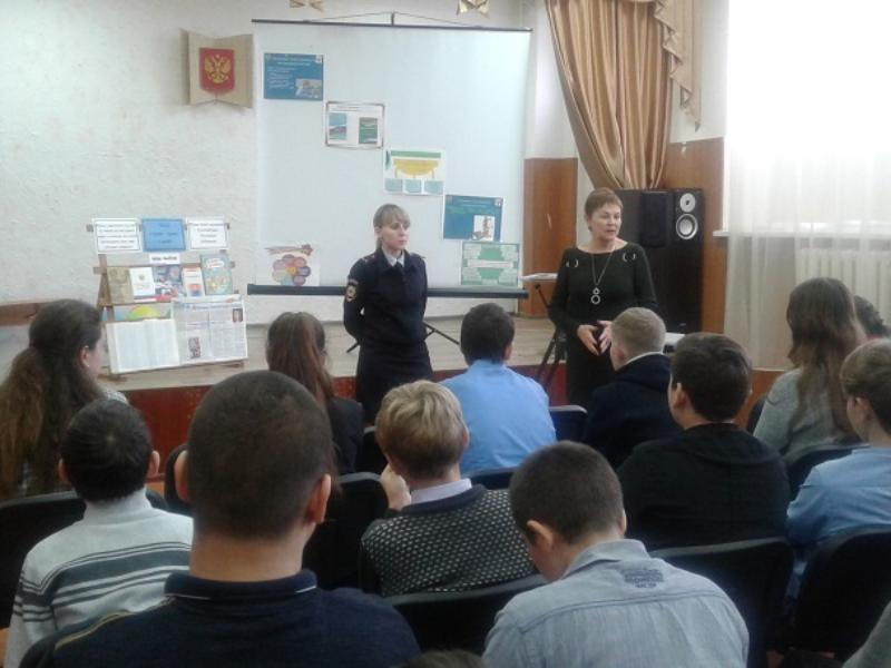Без закона не будет порядка: об основных функциях Конституции рассказали ученикам 7-9 классов школы №4 Без закона не будет порядка: об основных функциях Конституции рассказали ученикам 7-9 классов школы №4