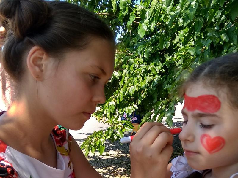 Яркими красками лета раскрасили ребятишек на празднике ко Дню защиты детей в Гагаринском сельском поселении Яркими красками лета раскрасили ребятишек на празднике ко Дню защиты детей в Гагаринском сельском поселении
