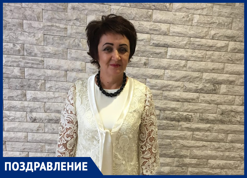 Татьяну Покатилову с юбилеем поздравила ее семья Татьяну Покатилову с юбилеем поздравила ее семья