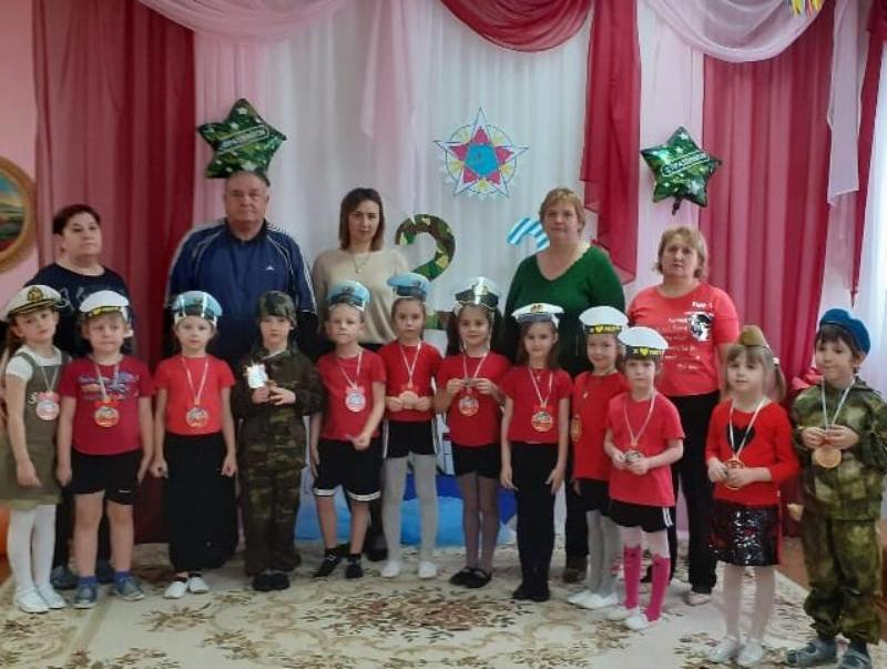 Ловкость и смелость показали ребята на празднике в честь Дня защитника отечества в филиале детского сада «Родничок» Ловкость и смелость показали ребята на празднике в честь Дня защитника отечества в филиале детского сада «Родничок»