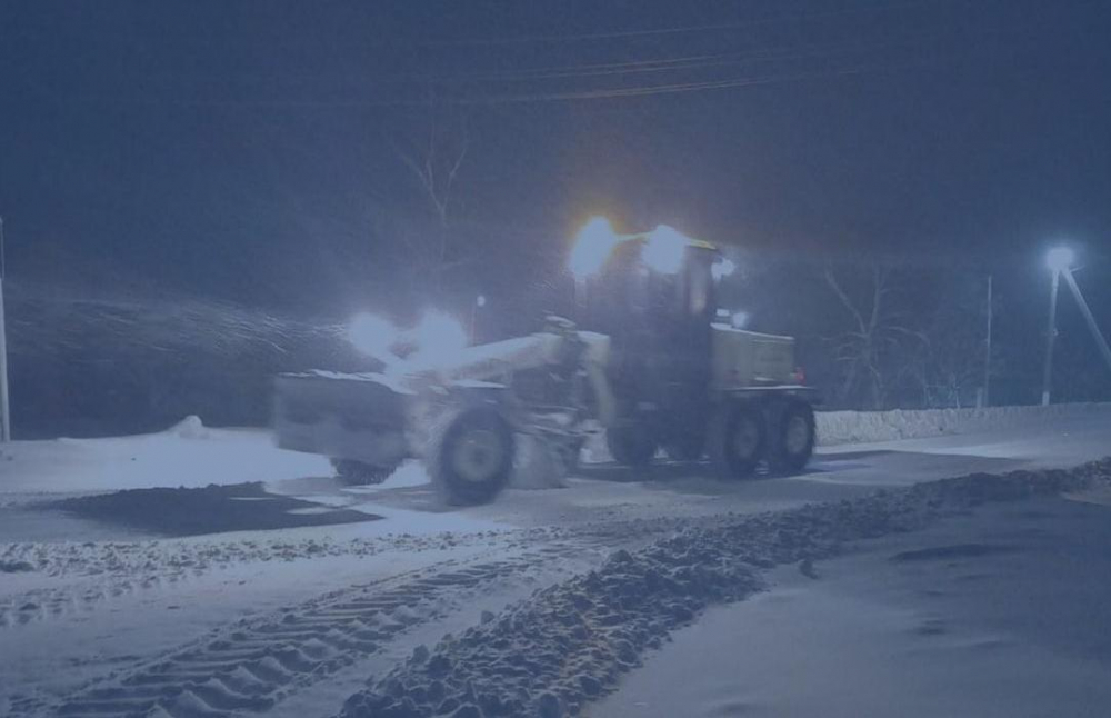 Задействован дополнительный транспорт для расчистки автомобильных дорог Морозовского района от снега