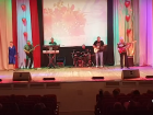 Медиков Морозовского района поздравили с профессиональным праздником эффектным концертом и почетными грамотами
