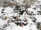 В Морозовском районе на земле сельскохозяйственного назначения обнаружили свалку отходов и карьер по добыче полезных ископаемых 