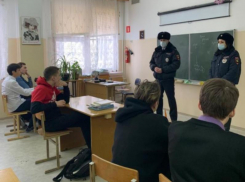 Полицейские Морозовского района провели акцию «Студенческий десант»